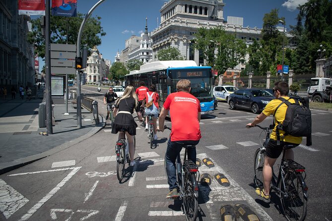 Madrid: 3 hour Guided Highlights Bike Tour with Optional Tapas - Riding through Retiro Park