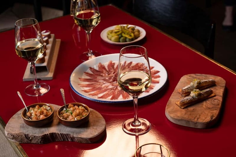 Madrid: Authentic Flamenco at Flamenco de Leones with drink - Flamenco beside Puerta de Alcalá