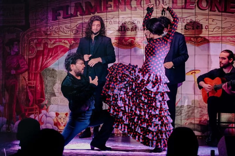 Madrid: Authentic Flamenco at Flamenco de Leones with drink - Food, service, and the rhythm of the night