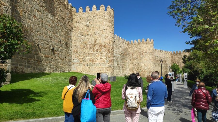 Madrid: Avila and Segovia Day Trip with Tickets to Monuments - Segovia begins with the Roman aqueduct