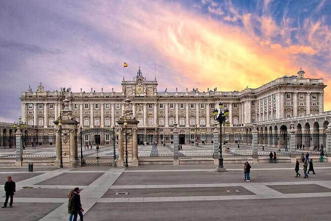 Madrid Best Walking Tour: Old city and Royal sites - The Almudena Cathedral and Royal Palace from the outside
