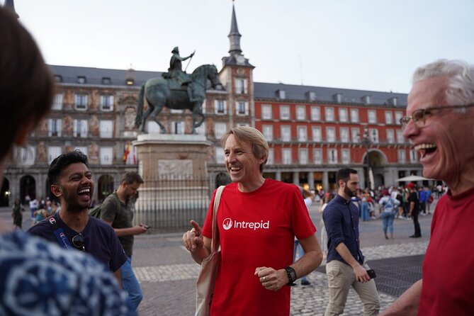 Madrid by Night: Tapas Crawl, Local Drinks & Hidden Gems - The guides make the difference