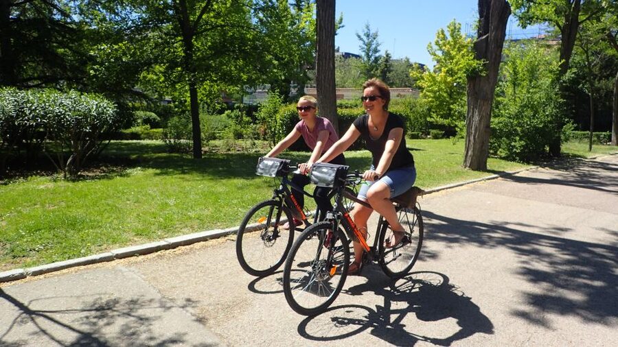 Madrid City Guided Bike/E-Bike Tour for Small Groups - Why a bicycle is a smart way to see Madrid