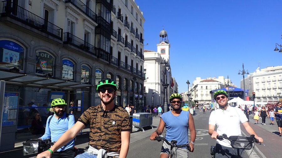 Madrid City Guided Bike/E-Bike Tour for Small Groups - Retiro Park and the gentle climb
