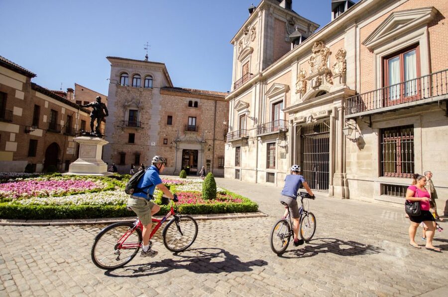 Madrid City Guided Bike/E-Bike Tour for Small Groups - Alcalá Gate and Salamanca’s Calle Serrano