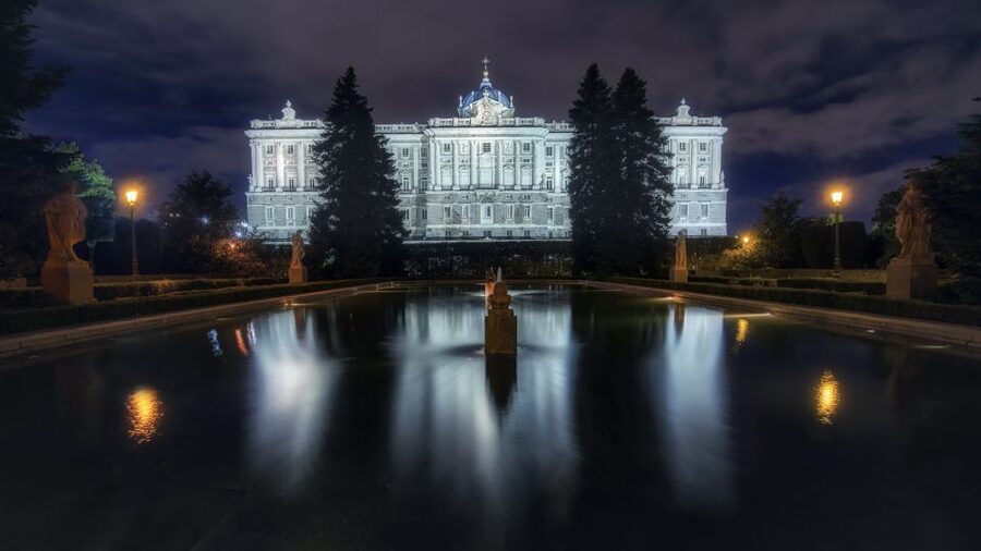 Madrid: City Highlights Guided Walking Tour - Calle Mayor and Plaza de la Villa