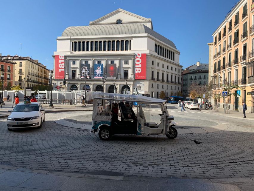 Madrid: City Highlights Tuk Tuk Tour - Puerta de Alcalá and the Paseo del Prado