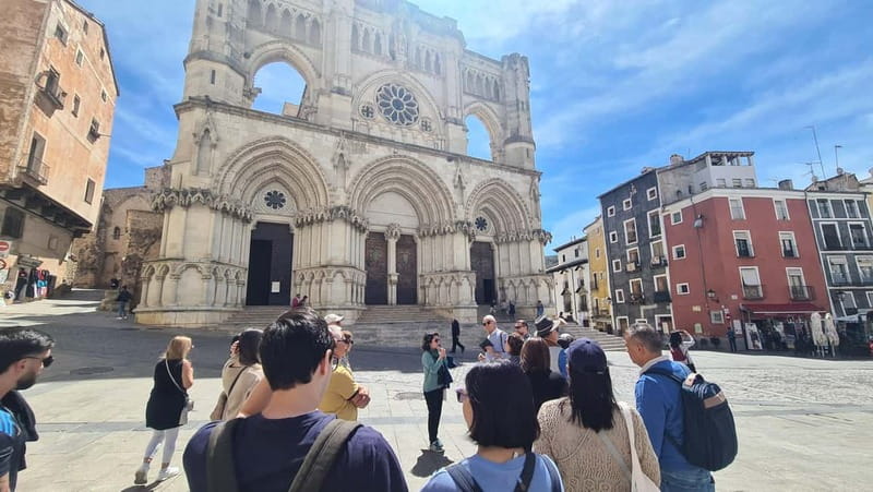 Madrid: Cuenca Day Tour with or without Enchanted City - Leaving Madrid and settling into the bus