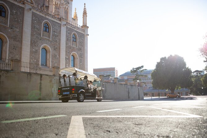 Madrid Express Tour with Local Guide in Eco Tuk Tuk Private - Puerta de Alcalá and the five openings