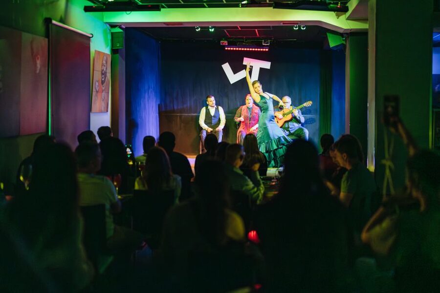 Madrid: Flamenco Show at Tablao "Las Tablas" with Drink - What Las Tablas gives you in one hour