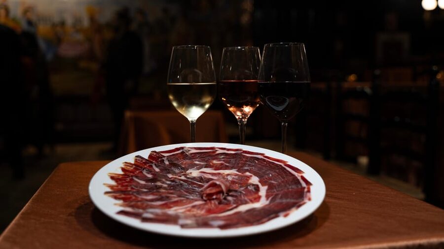 Madrid: Flamenco Show&Drink at Tablao 1911 (World's Oldest) - Who should book this experience