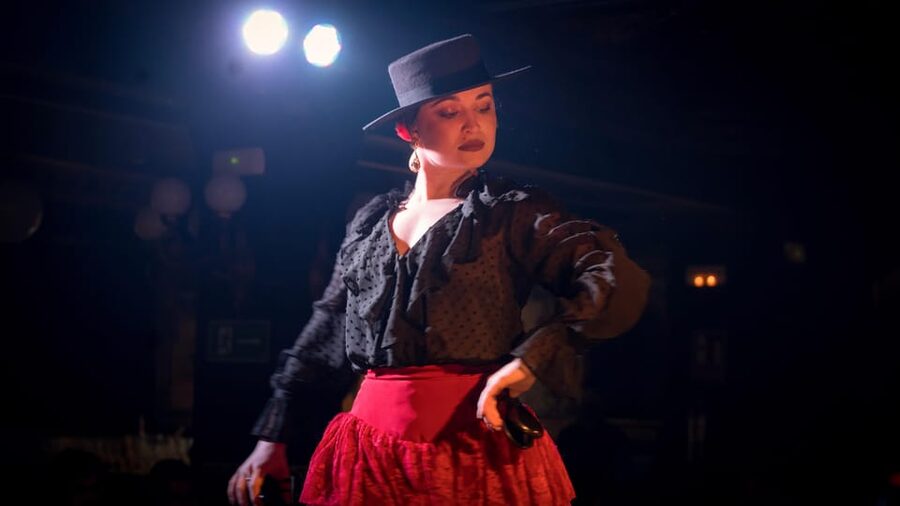 Madrid: Flamenco Show&Drink at Tablao 1911 (World's Oldest) - Finding the theatre in Plaza de Santa Ana