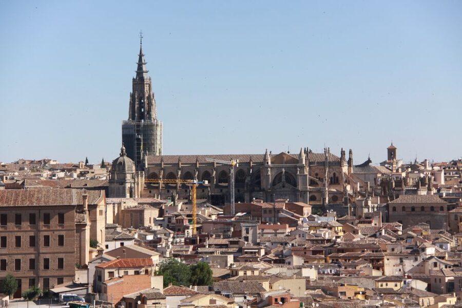 Madrid: Full-Day Guided Tour of Toledo with Cathedral Visit - Walking through the City of Three Cultures