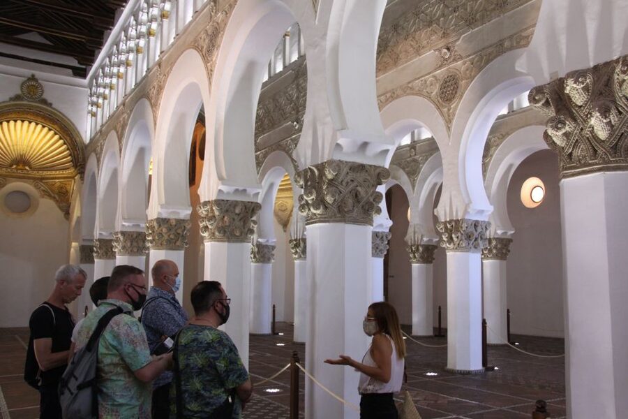 Madrid: Full-Day Guided Tour of Toledo with Cathedral Visit - The guide makes the difference