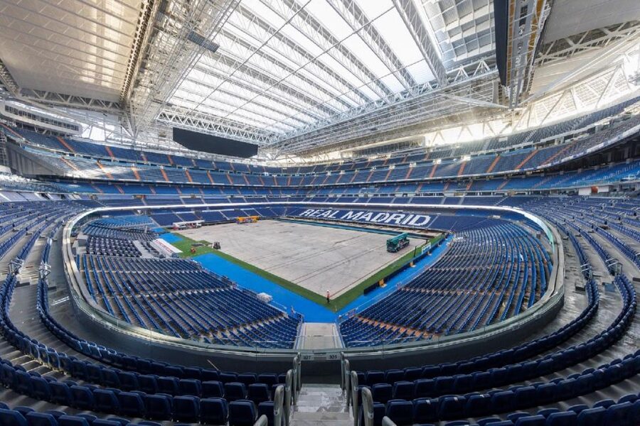 Madrid: Guided Tour of Bernabéu Stadium - Trophy photos and the Madridista card area