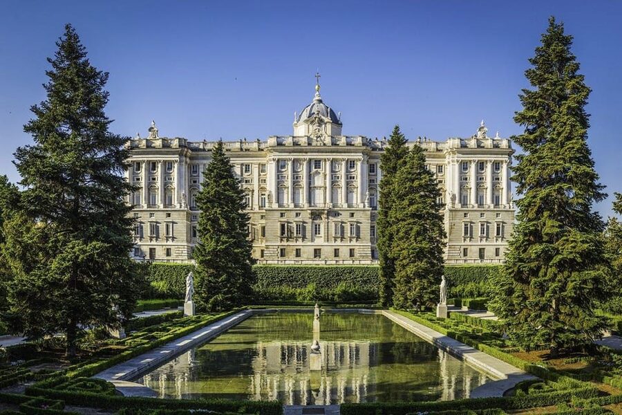 Madrid: Guided Tour of the Royal Palace with Fast Access - Royal stories beyond the furniture and paintings