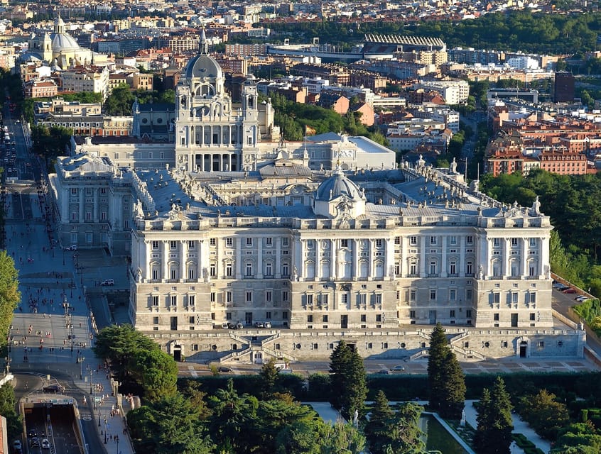 Madrid: Guided Tour of the Royal Palace with Fast Access - What the 90 minutes really gives you