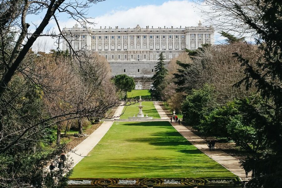 Madrid: Guided Tour of the Royal Palace with Fast Access - Who should book this palace tour