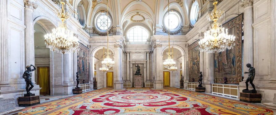 Madrid: Guided Tour of the Royal Palace with Fast Access - Fast access and the extra admission charge