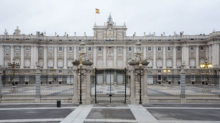 Madrid: Guided Visit to the Royal Palace - Security, lockers, and the separate entrance