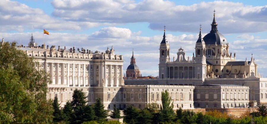 Madrid: Guided Visit to the Royal Palace - The porcelain room and royal chapel