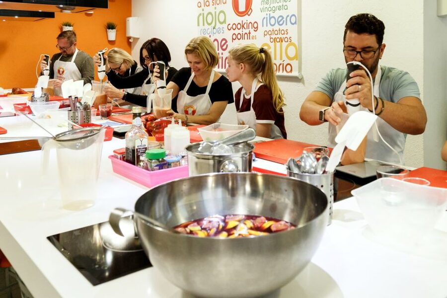 Madrid: Half-Day Spanish Cooking Class - The evening route: five tapas and Catalan crème