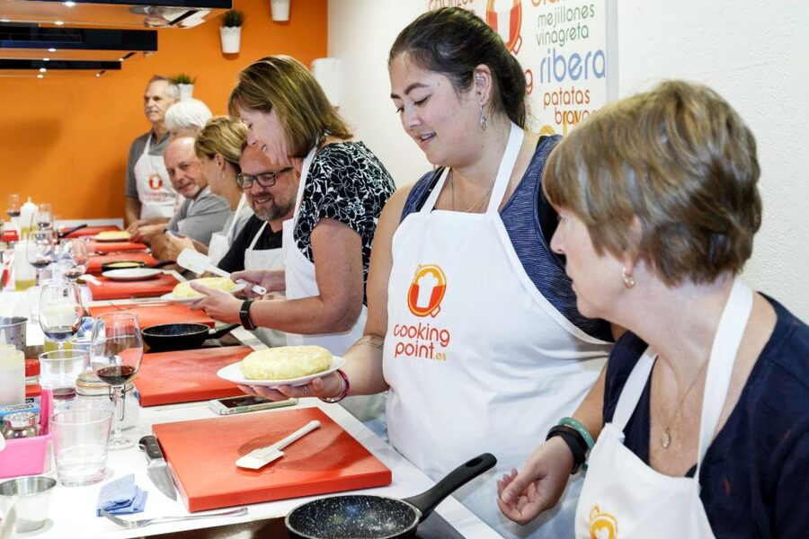 Madrid: Half-Day Spanish Cooking Class - The morning route: Madrid market to paella table