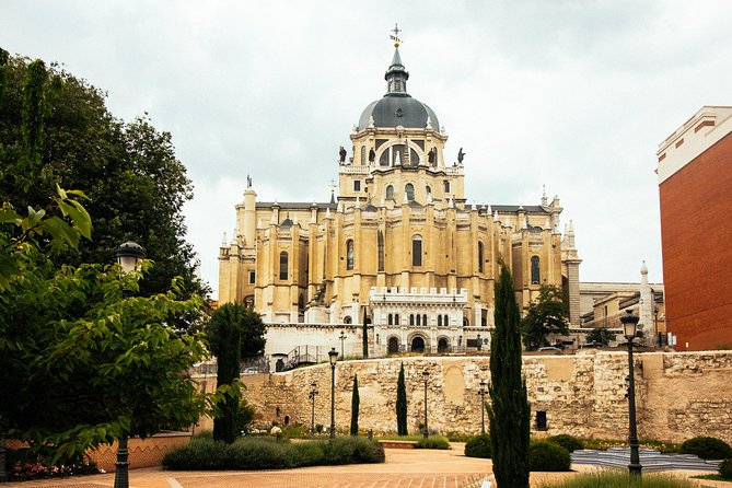 Madrid Highlights and Hidden Gems Private Tour with a Guide - What this Madrid walk is really designed to do