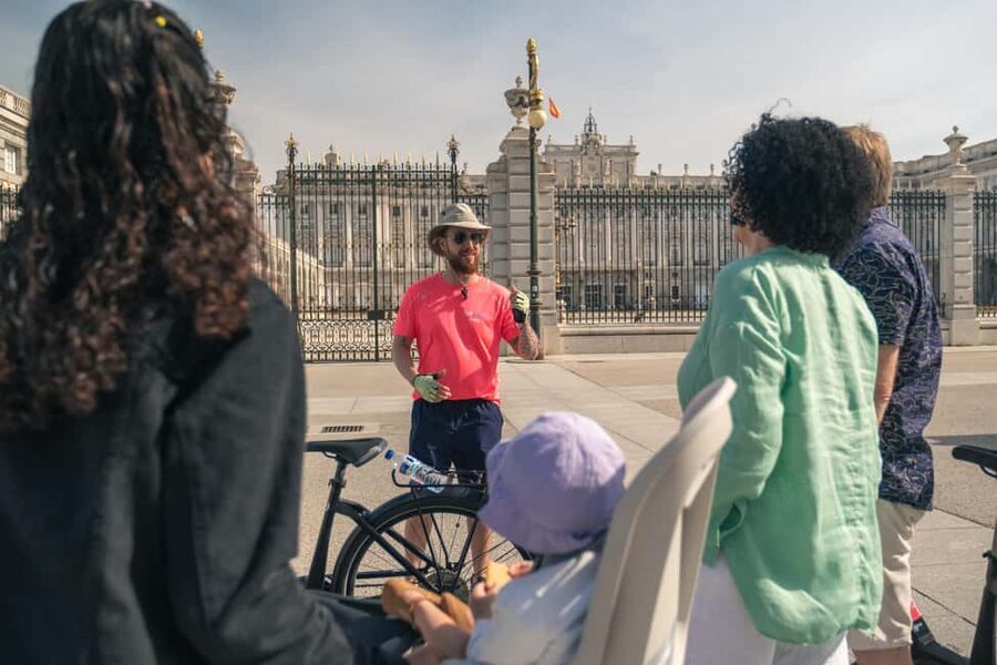 Madrid: Highlights Bike Tour with Optional E-Bike or Tapas - Puerta del Sol and the tapas option