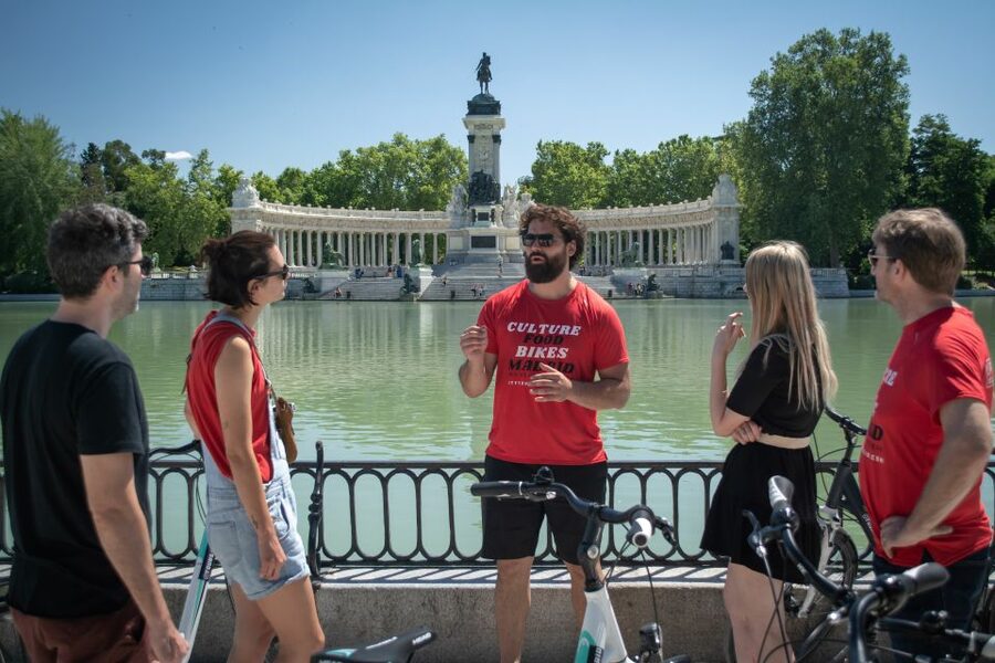 Madrid: Highlights Bike Tour with Optional E-Bike or Tapas - What the guides add to the ride