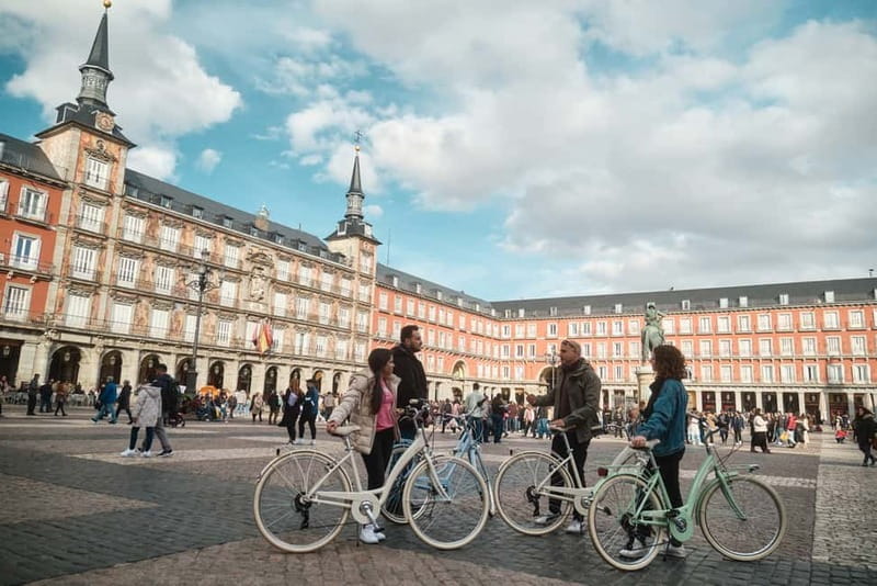 Madrid: Highlights Guided Vintage Bike Tour and Tapas Option - Key points at a glance