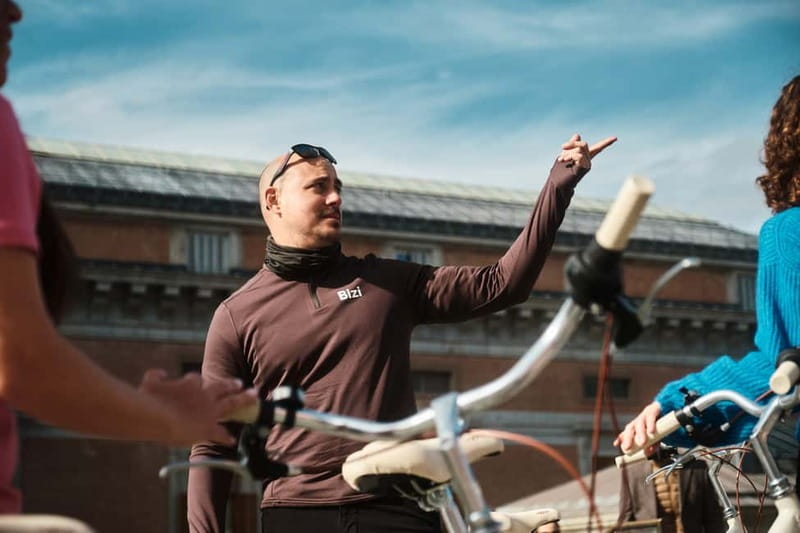 Madrid: Highlights Guided Vintage Bike Tour and Tapas Option - Puerta del Sol and the center of Madrid