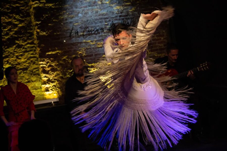 Madrid: La Cueva de Lola Flamenco Show Tickets with Drink - Key points before you book
