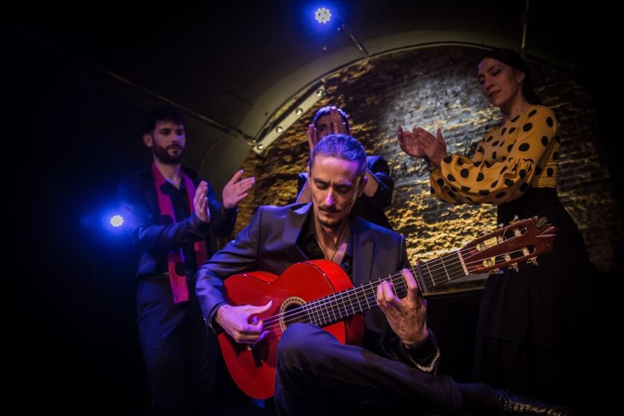Madrid: La Cueva de Lola Flamenco Show Tickets with Drink - What the one-hour performance feels like
