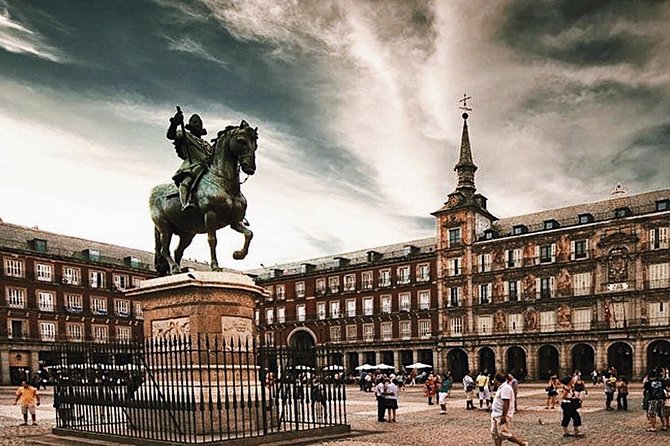 Madrid Old City Guided Exclusive Guided Walking Tour - Puerta Cerrada and the road to Plaza Mayor