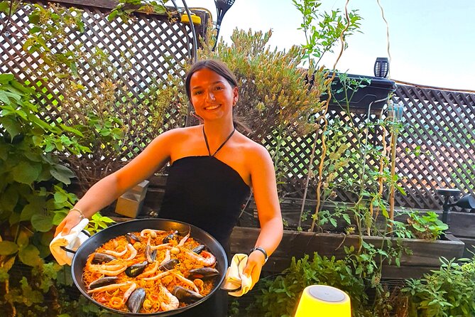 Madrid: Paella & Sangria Classes- Seafood, Chicken & Vegan option - Lunch in the Air-Conditioned Dining Room