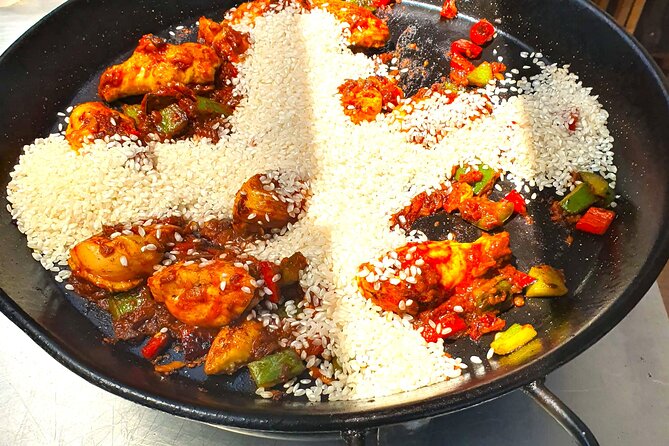 Madrid: Paella & Sangria Classes- Seafood, Chicken & Vegan option - Seafood, Chicken, or Plant-Based Paella