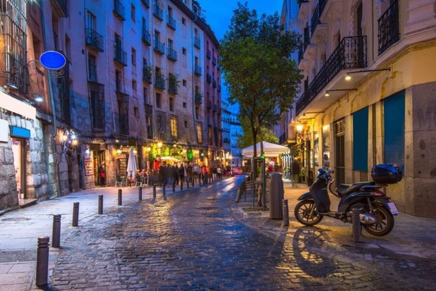 Madrid: Panoramic Open-Top Bus Day or Night Tour with Guide - Cibeles, Metrópolis, and Gran Vía