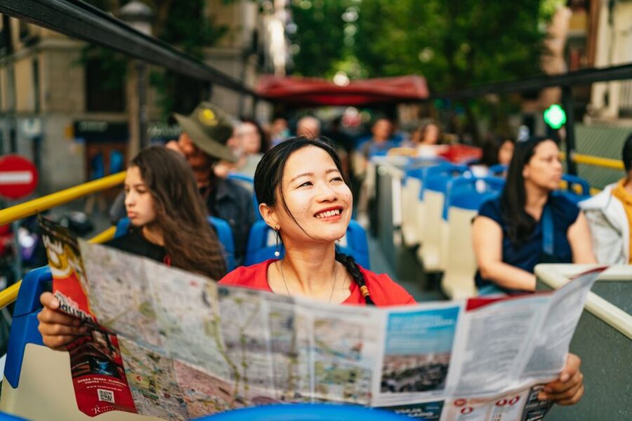 Madrid: Panoramic Route City Tour - The summer night route from Gran Vía to the Temple of Debod