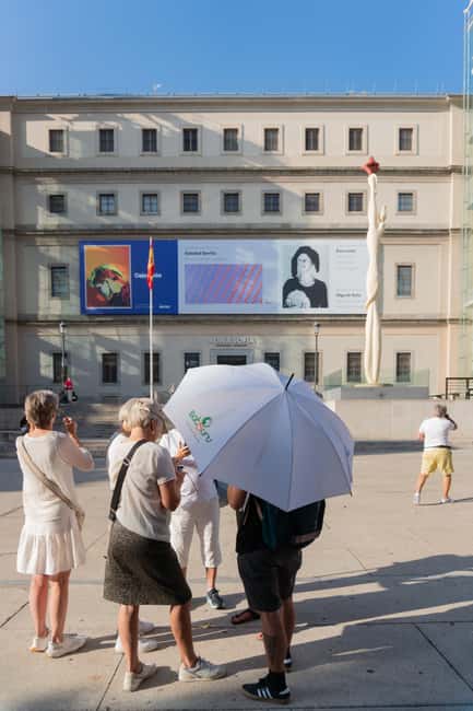 Madrid: Reina Sofía Guided Tour with Skip-the-Line Tickets - Priority entry and the first look inside