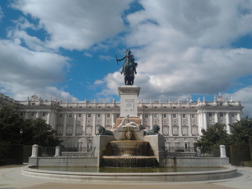 Madrid: Royal Palace and Almudena Cathedral Small-Group Tour - Key points at a glance