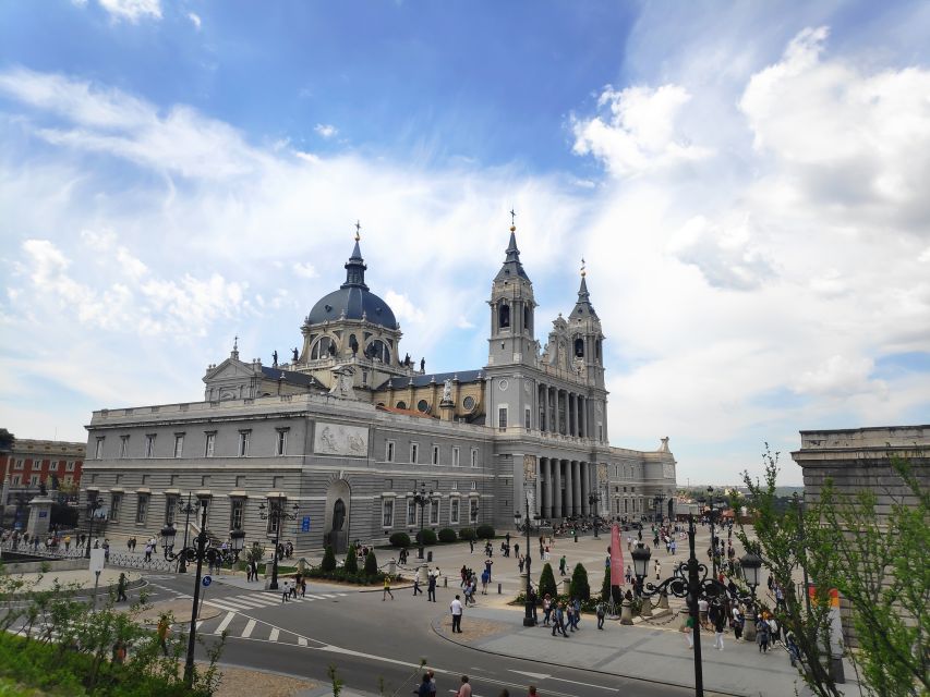 Madrid: Royal Palace and Almudena Cathedral Small-Group Tour - Starting near Ópera and reaching the cathedral