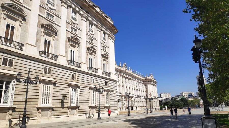 Madrid: Royal Palace Entry Ticket and Small Group Tour - Tapestries, furniture, and decoration
