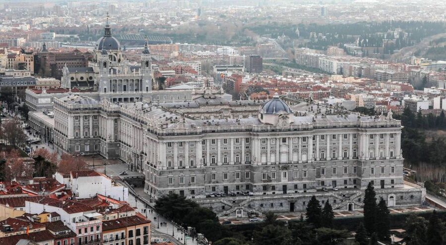 Madrid: Royal Palace Entry Ticket and Small Group Tour - How small is the small group?