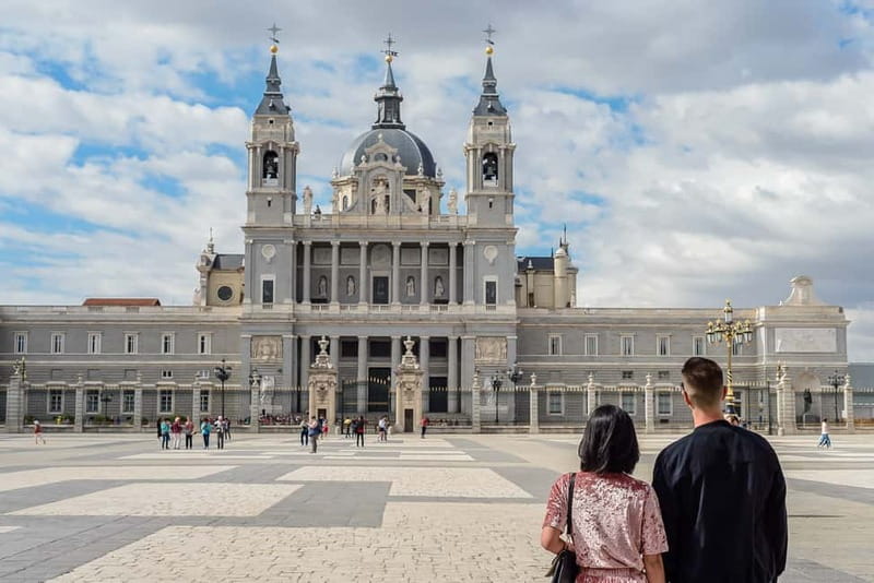 Madrid: Royal Palace Expert Guided Tour with Skip-the-Line - Meeting at Opera and walking through Plaza de Oriente