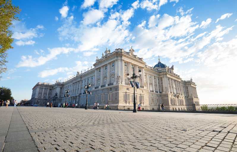 Madrid: Royal Palace Guided Tour with Skip-the-Line Entry - Is two hours enough?