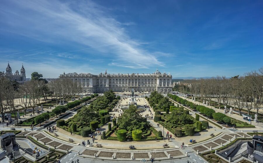 Madrid: Royal Palace Guided Tour with Skip-the-Line Entry - Art, armor, clocks, and details worth noticing