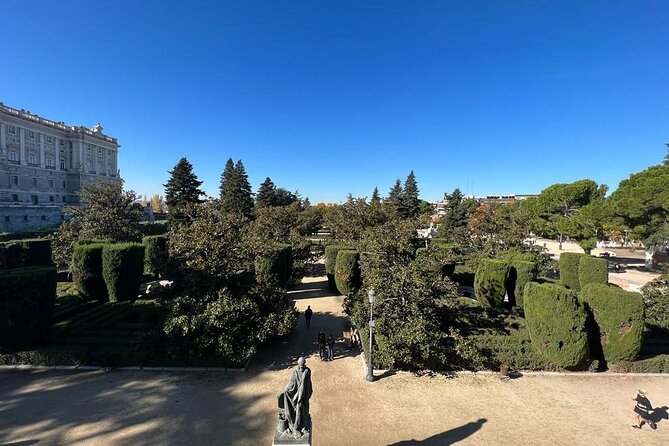 Madrid: Royal Palace Guided Tour with Skip the Line Ticket - Timing, pacing, and the risk of a rushed finish