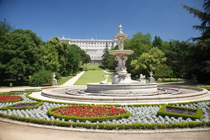 Madrid Royal Palace Professional Guided Tour with Skip the Line - What the guide adds, and where the experience varies