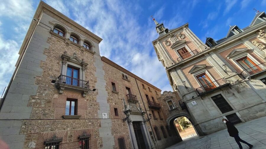 Madrid: Royal Palace Skip-the-Line Guided Tour - Who should book this experience